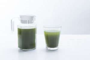 甘酒を青汁でアレンジ