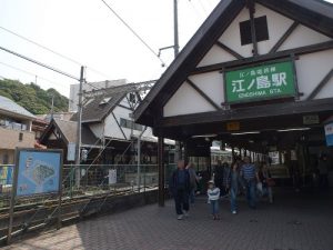 夏休みやお盆の江ノ島観光は電車
